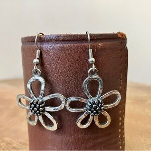 Vintage Silver Daisy Flower Pendant Dangle Earrings